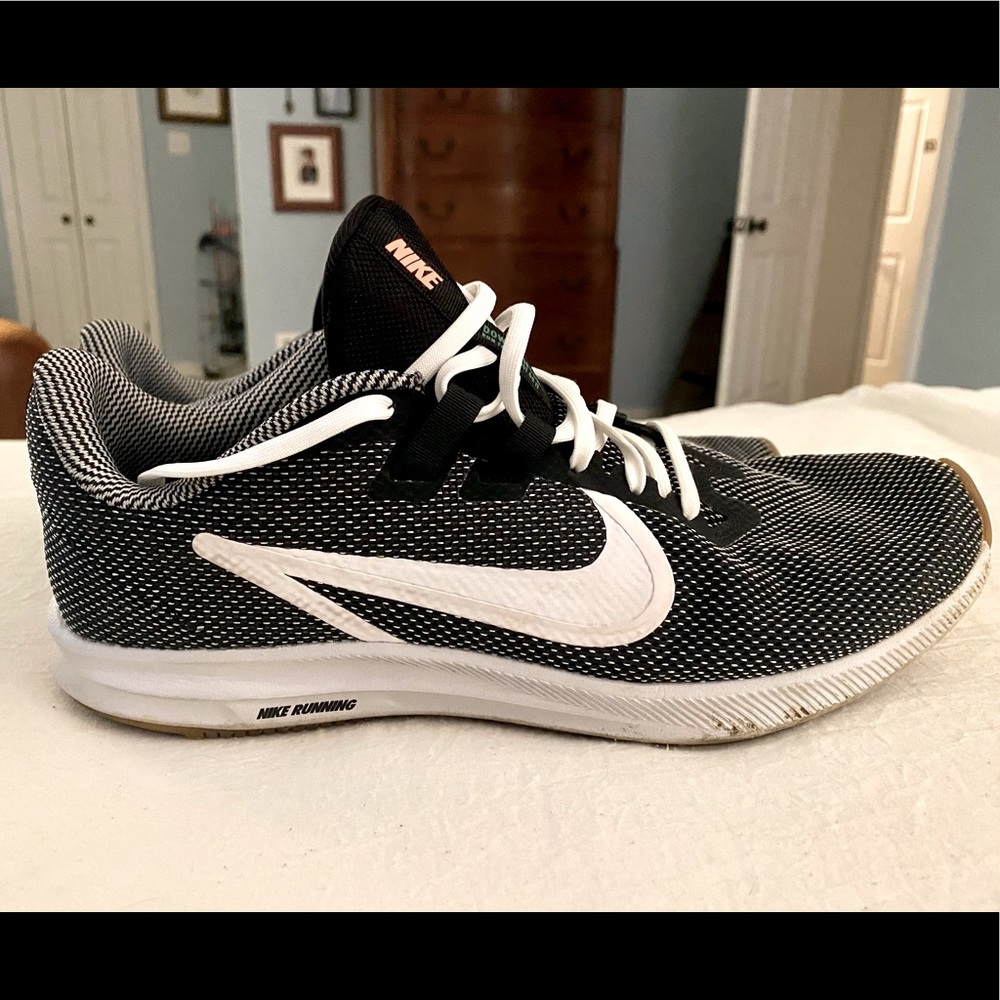 Nike Downshifter 9 SE - Size 10